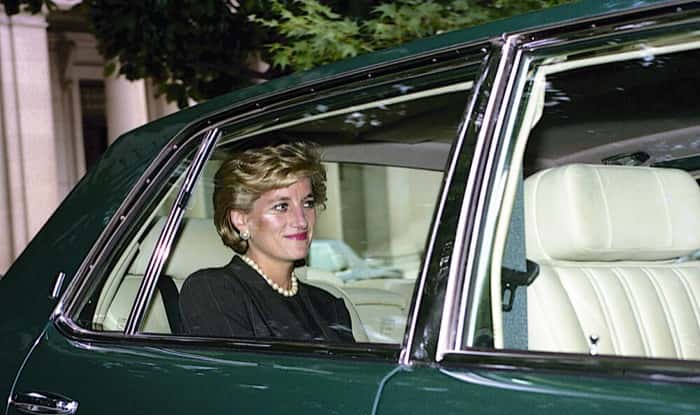 Diana, Princess of Wales, dies in a car crash in a road tunnel in Paris